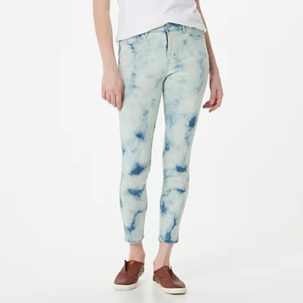*LOGO by Lori Goldstein Petite Cloud Wash Skinny Jeans | Indigo Daze